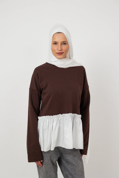 Ruffle Sweatshirt in Brown