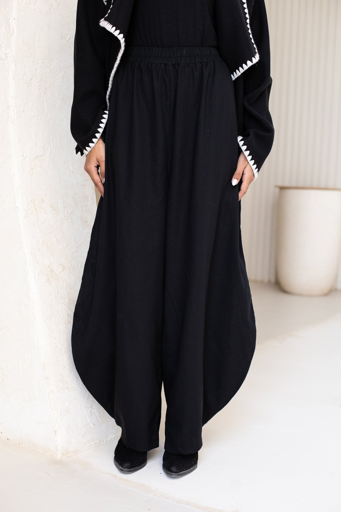 Barrel pants in Black